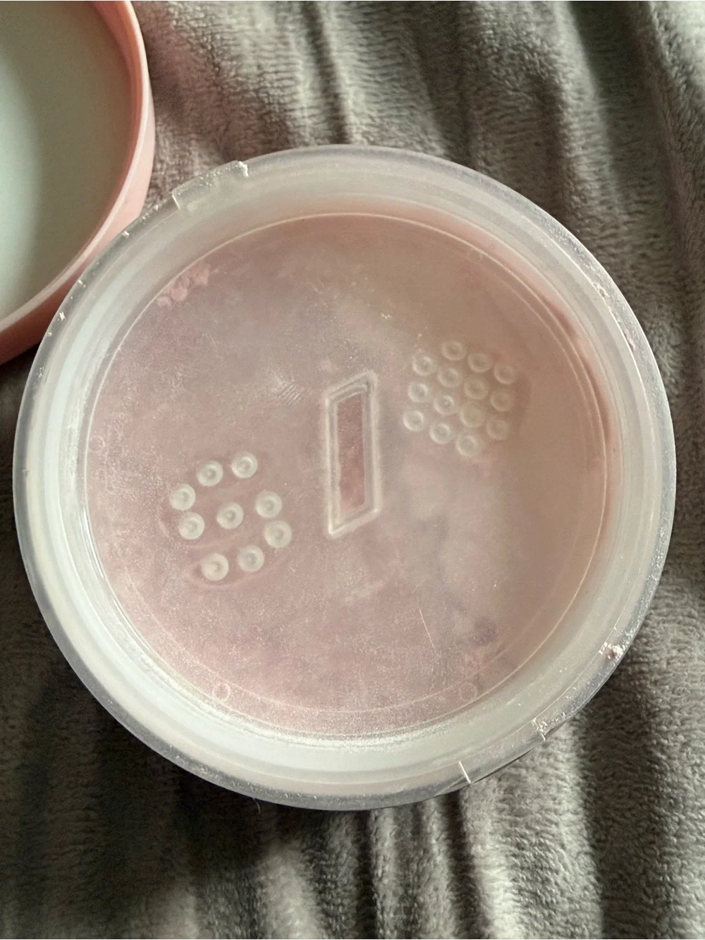 Glossier One Size Ultra Pink face setting powder